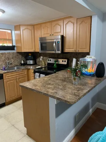 $2,000 | 8290 Lake Drive, Unit 502, Doral, FL 33166