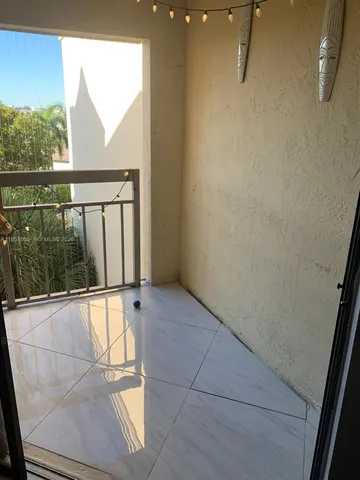 $2,000 | 8290 Lake Drive, Unit 502, Doral, FL 33166