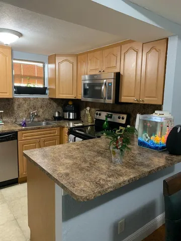 $2,000 | 8290 Lake Drive, Unit 502, Doral, FL 33166