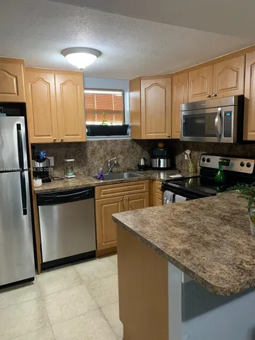 $2,000 | 8290 Lake Drive, Unit 502, Doral, FL 33166