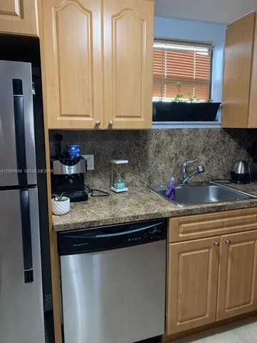 $2,000 | 8290 Lake Drive, Unit 502, Doral, FL 33166