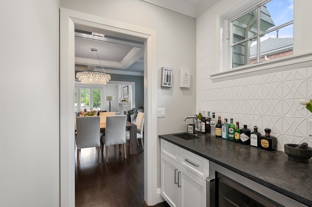 76 Paulson Road Newton, MA 02468 - Photo 8 of 41