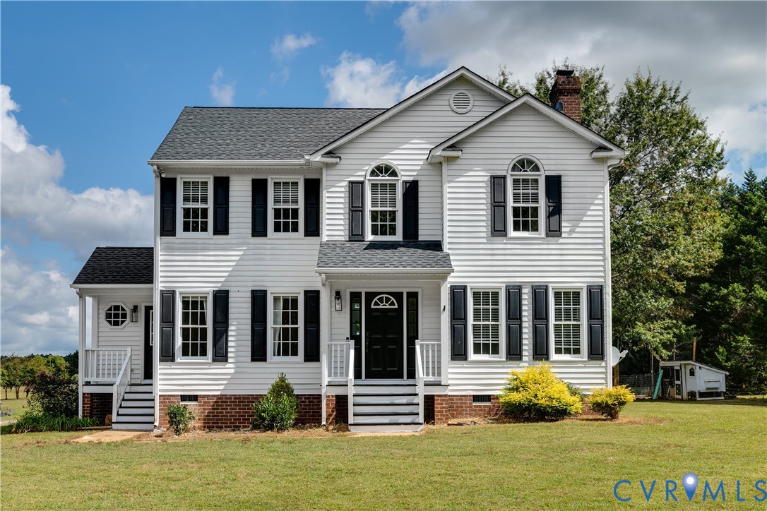 16044 Parsons Road Beaverdam, VA 23015 - Photo 3 of 44 a front view of a house with a yard
