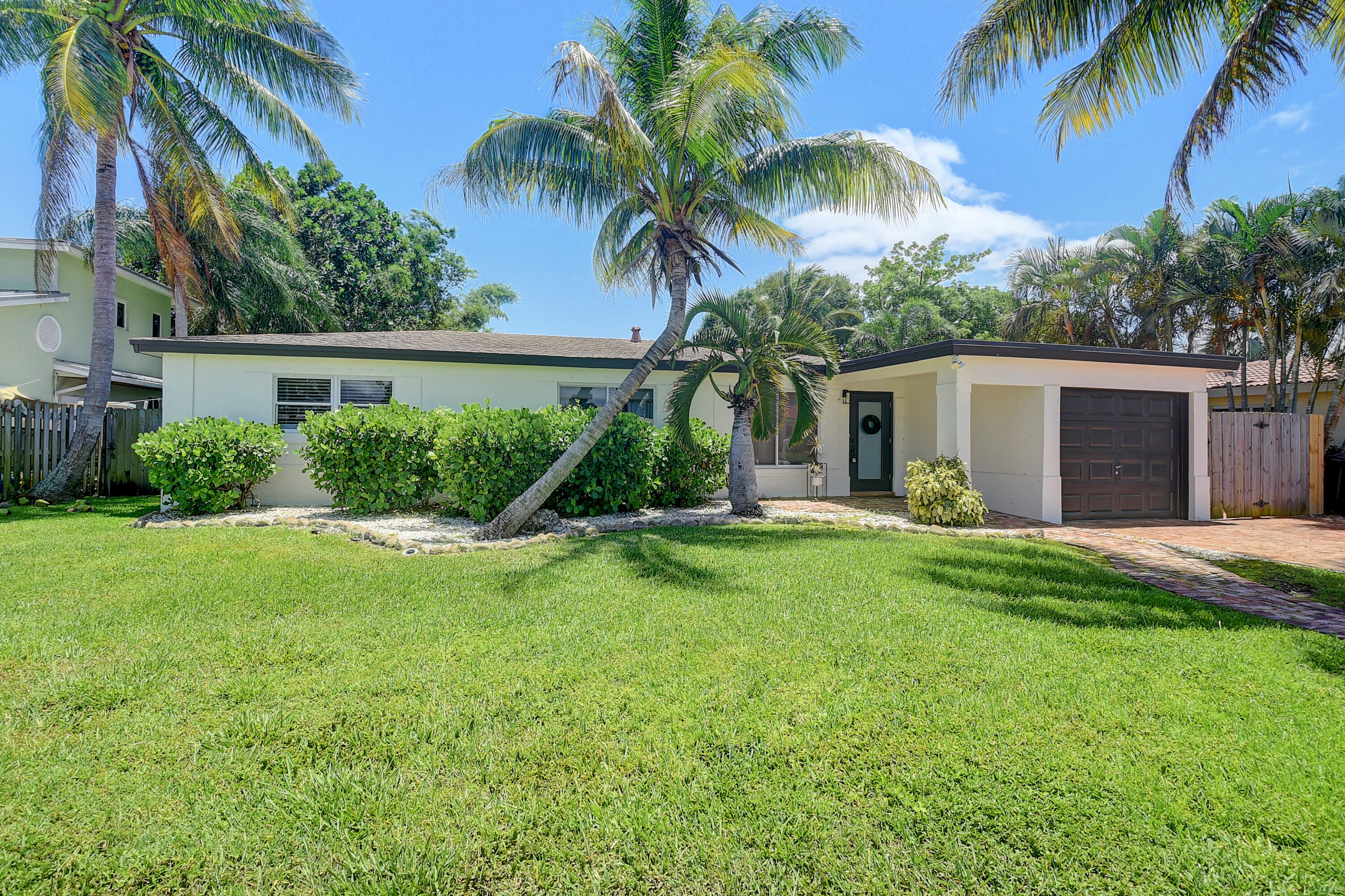 334 Northeast 28th Road Boca Raton, FL 33431 - Photo 2 of 34 02_dsc_3627_28_29_30_31