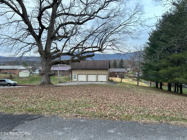 $165,000 | 160 Lincoln Drive, Harrogate, TN 37752