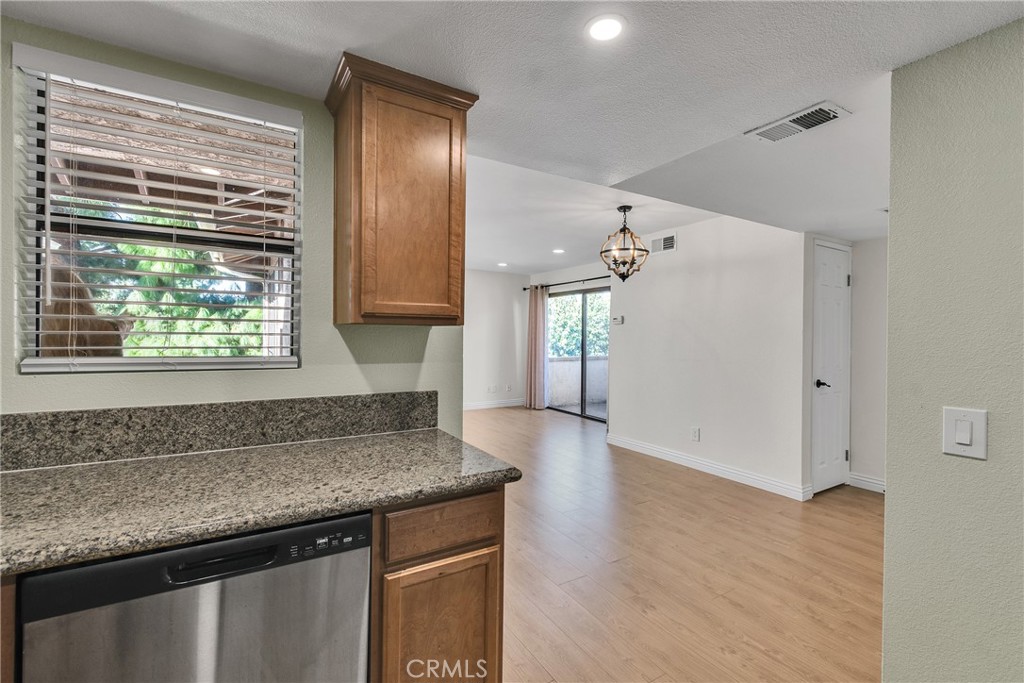 1329 Massachusetts Avenue, Unit 202 Riverside, CA 92507 - Photo 9 of 31