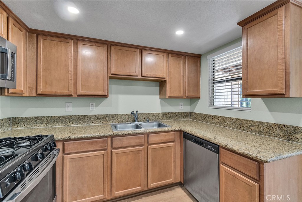 1329 Massachusetts Avenue, Unit 202 Riverside, CA 92507 - Photo 10 of 31