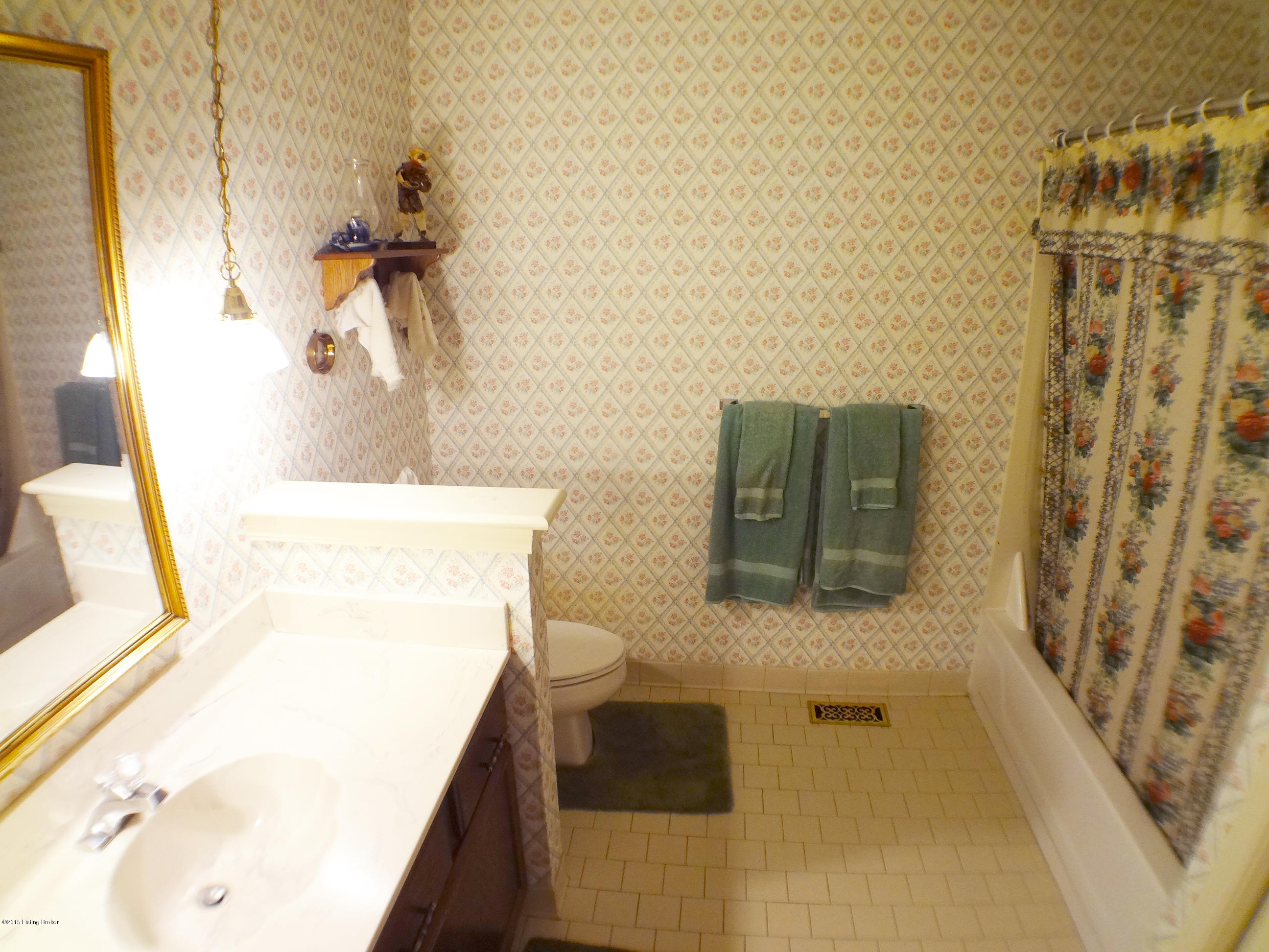 8901 Acushnet Road Louisville, KY 40242 - Photo 22 of 35 Full bathroom