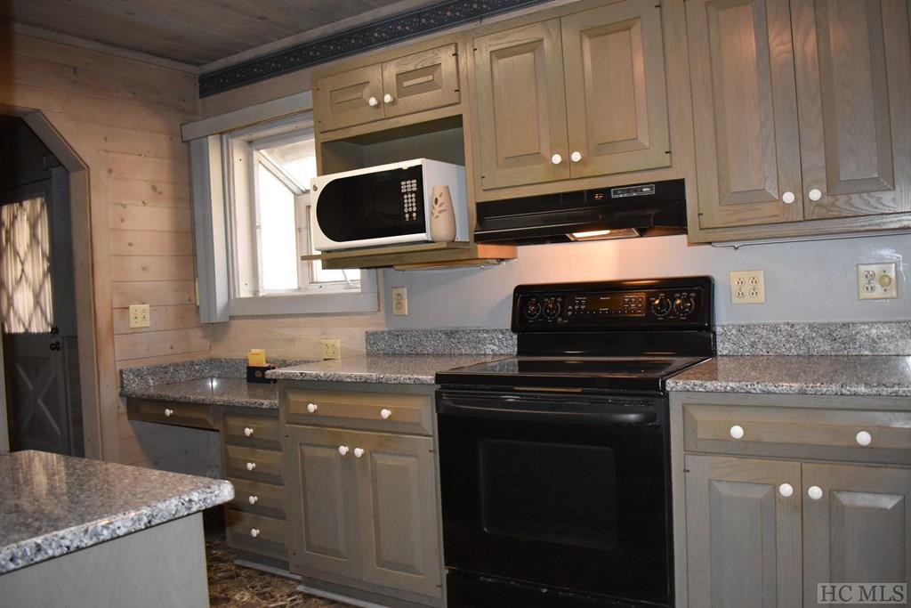 548-572 Holt Road Highlands, NC 28741 - Photo 18 of 24 Gallery Image 18