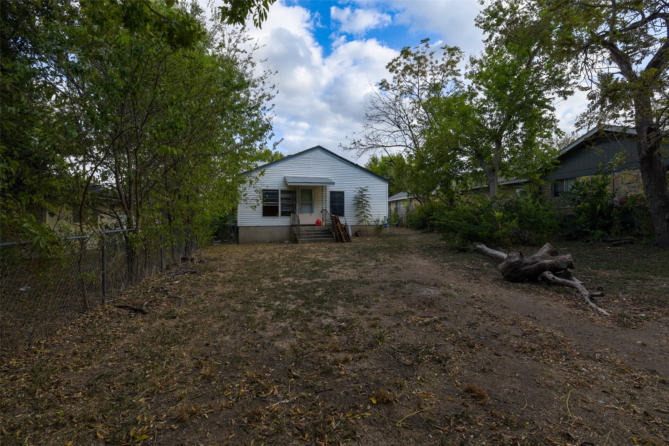 7306 Bethune Avenue Austin, TX 78752 - Photo 3 of 5 Spacious yard.