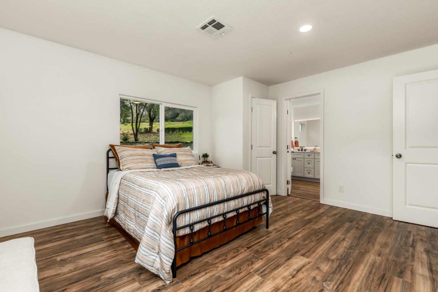 16098 Wild Oak Ranch Road Grass Valley, CA 95949 - Photo 22 of 45 a bed sitting in a spacious bedroom next to a window
