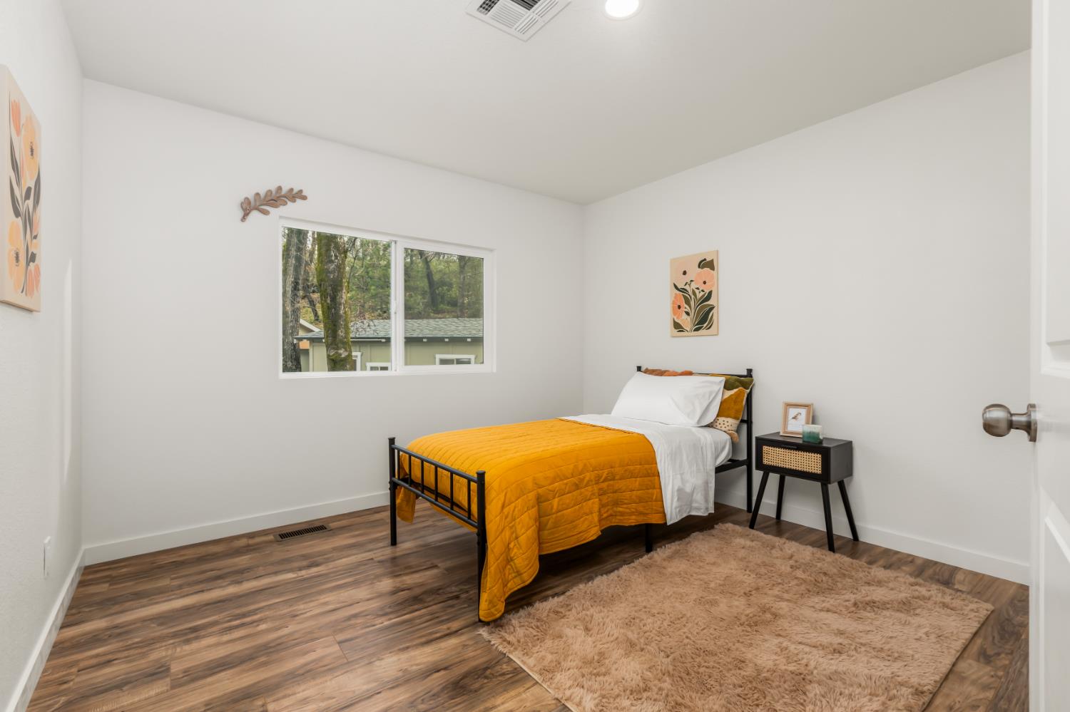 16098 Wild Oak Ranch Road Grass Valley, CA 95949 - Photo 26 of 45 a bedroom with a bed and a window