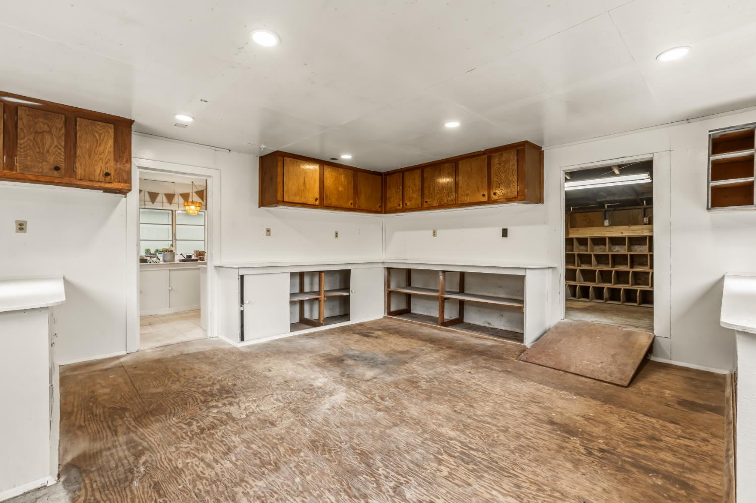 16098 Wild Oak Ranch Road Grass Valley, CA 95949 - Photo 35 of 45 a view of kitchen with furniture and refrigerator