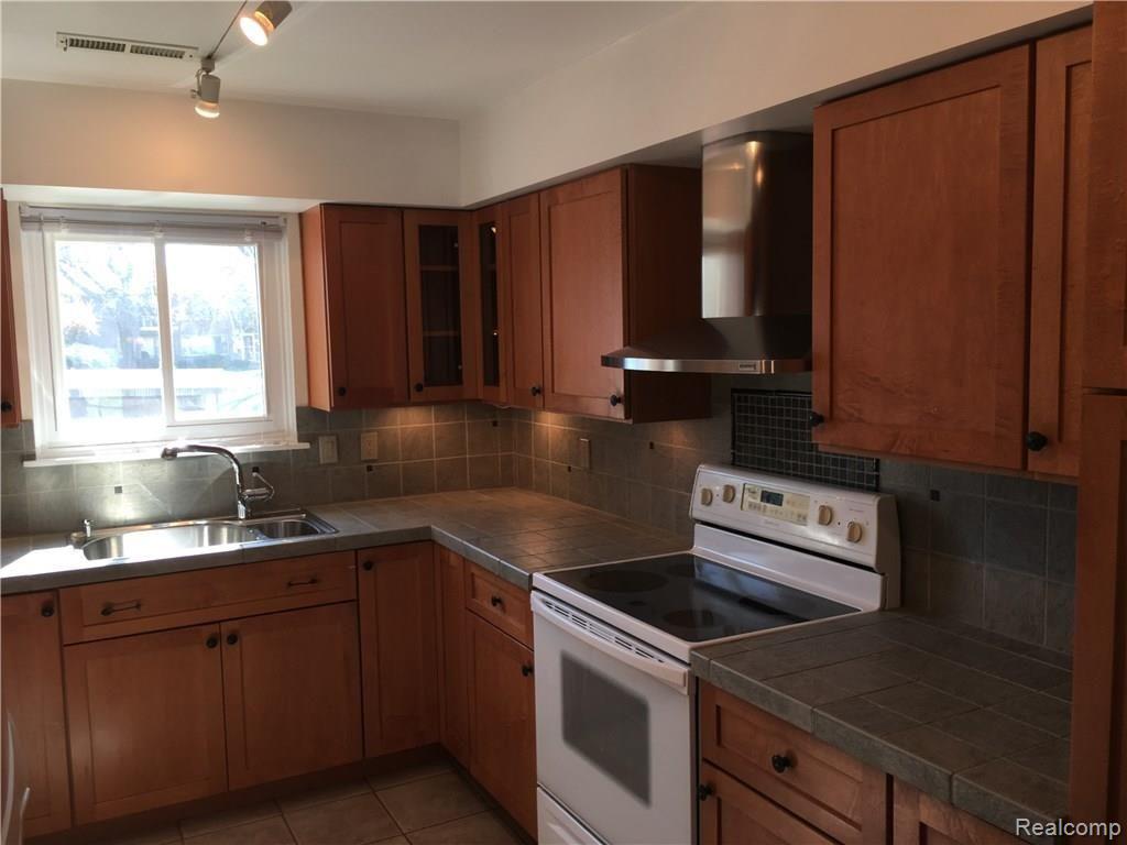 1962 Klingensmith Road, Unit 20B Bloomfield Hills, MI 48302 - Photo 7 of 21