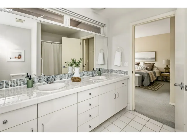 a en suite bathroom with double sink and a mirror