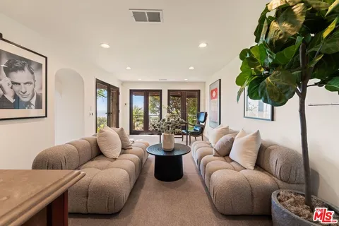 $2,999,000 | 6930 Oporto Drive, Los Angeles, CA 90068