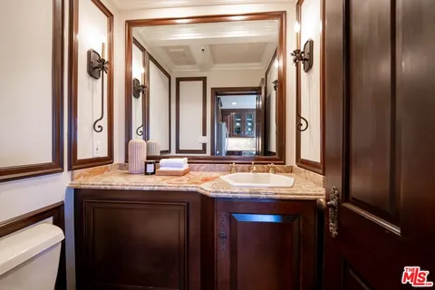 $2,999,000 | 6930 Oporto Drive, Los Angeles, CA 90068