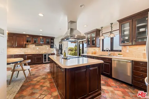 $2,999,000 | 6930 Oporto Drive, Los Angeles, CA 90068