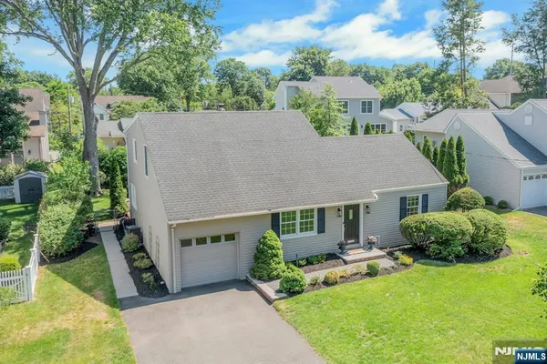 $935,000 | 65 East Gramercy Place, Glen Rock, NJ 07452