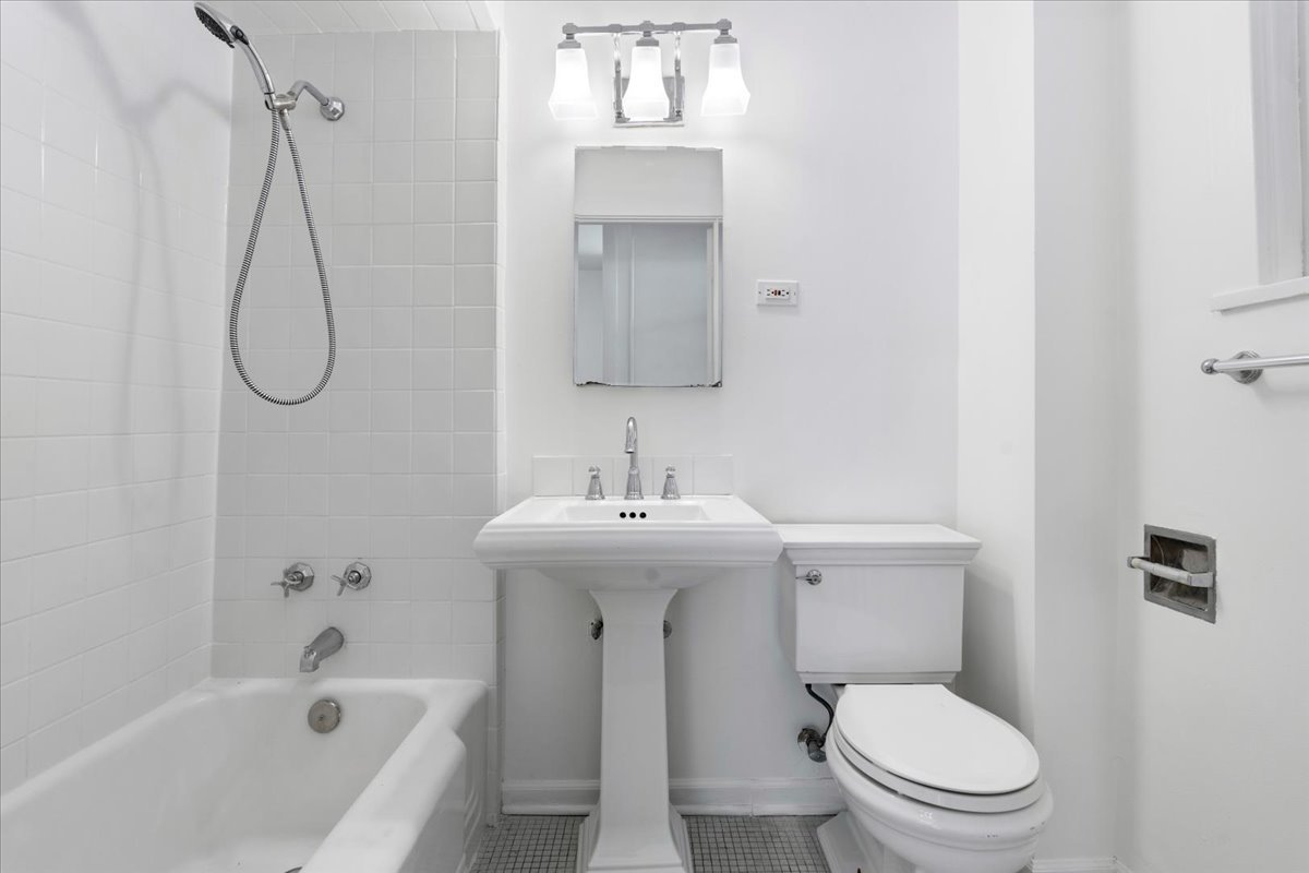 1097 Tower Road, Unit A Winnetka, IL 60093 - Photo 6 of 17