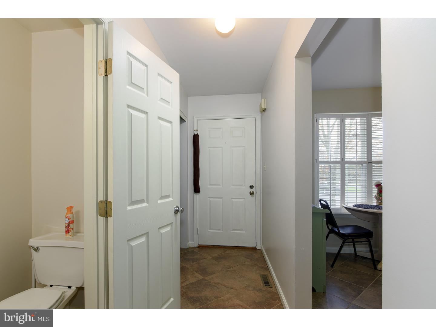 2805 Knoll Way Reading, PA 19608 - Photo 2 of 20 Foyer