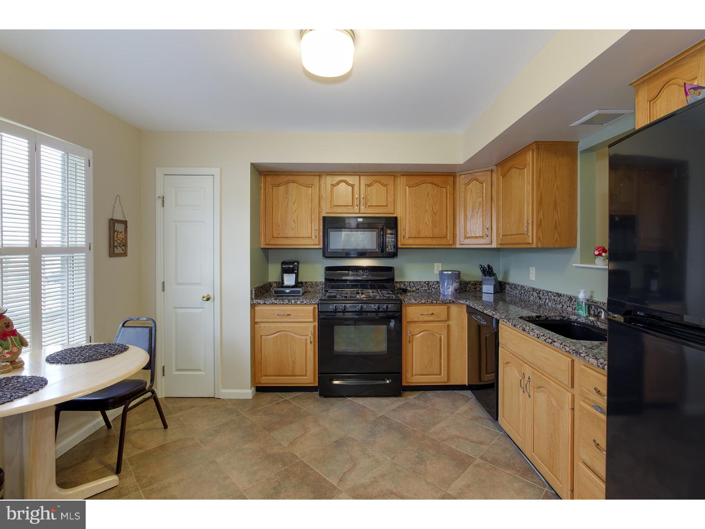 2805 Knoll Way Reading, PA 19608 - Photo 4 of 20 Kitchen