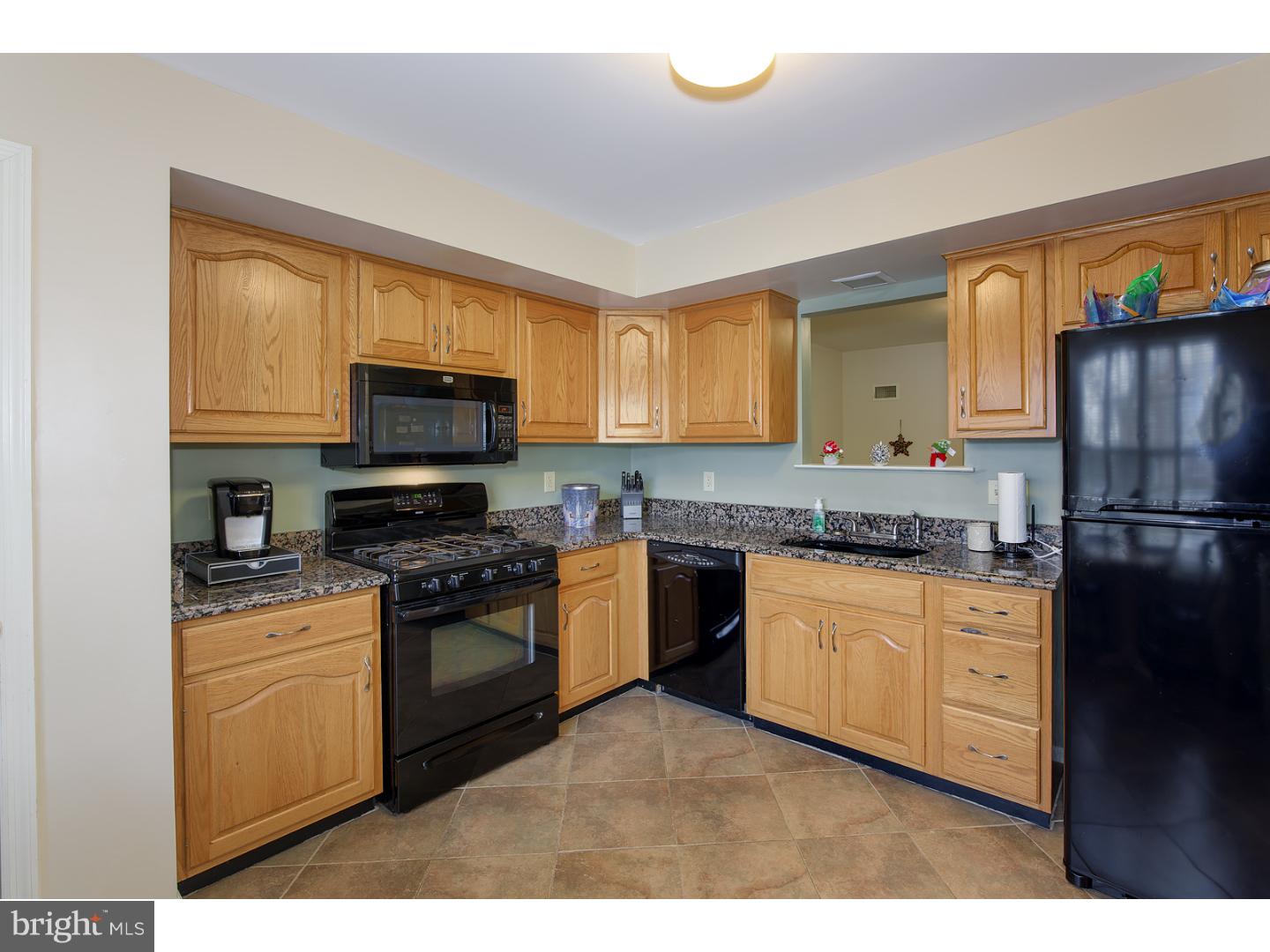 2805 Knoll Way Reading, PA 19608 - Photo 5 of 20 Kitchen