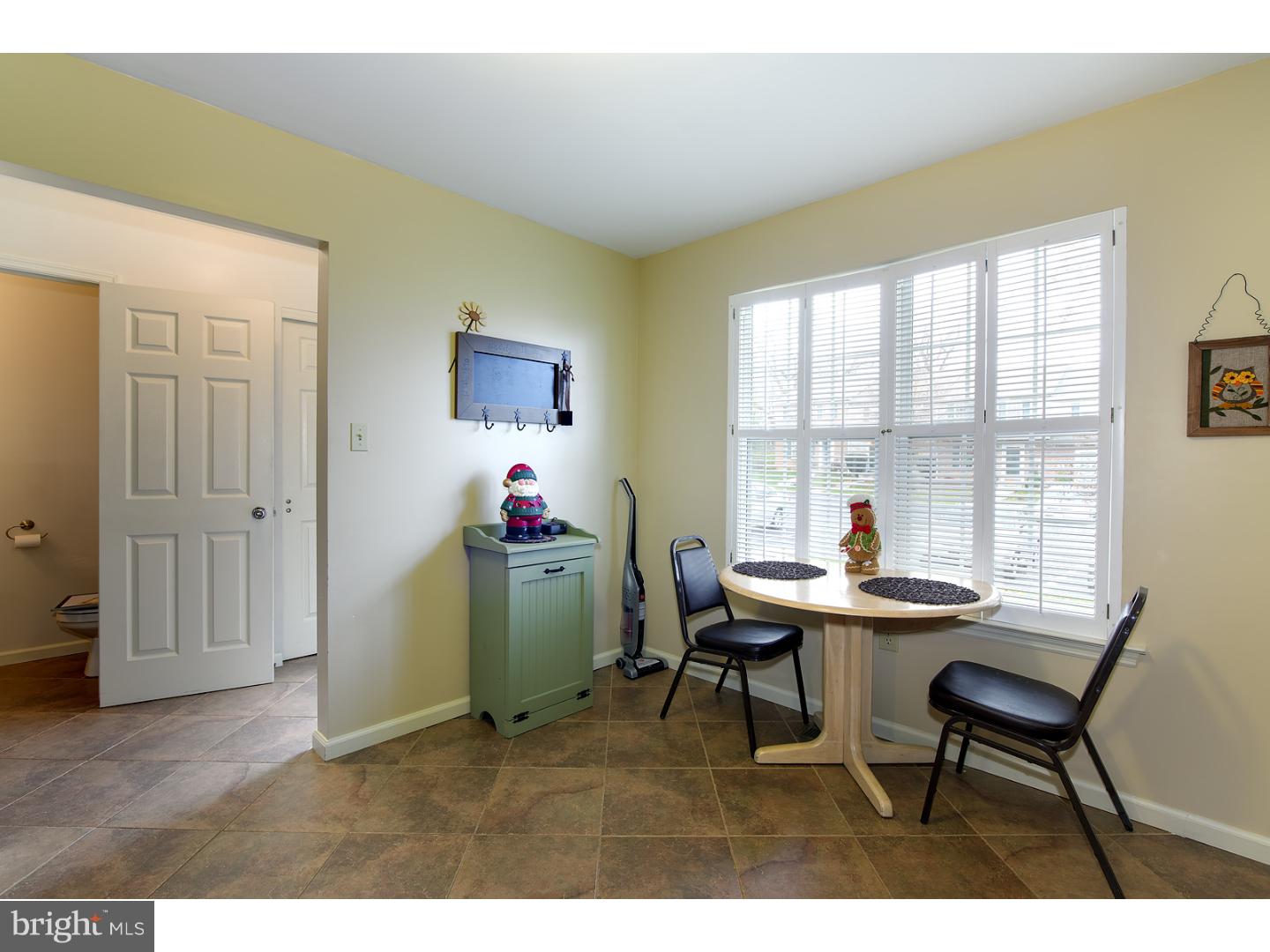 2805 Knoll Way Reading, PA 19608 - Photo 6 of 20 Kitchen