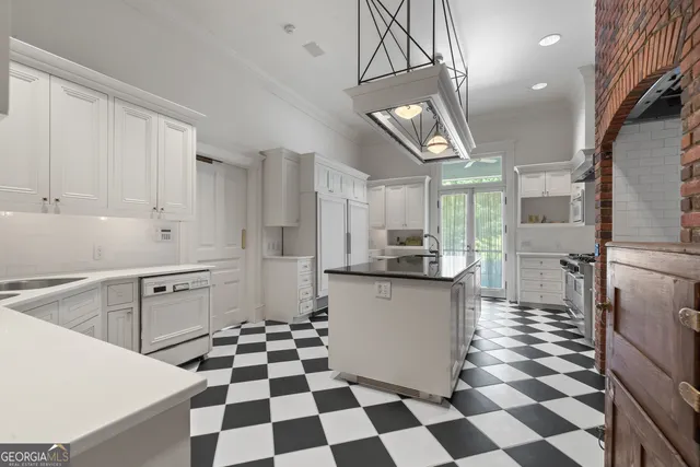 $2,400,000 | 617 Dixie Avenue, Madison, GA 30650