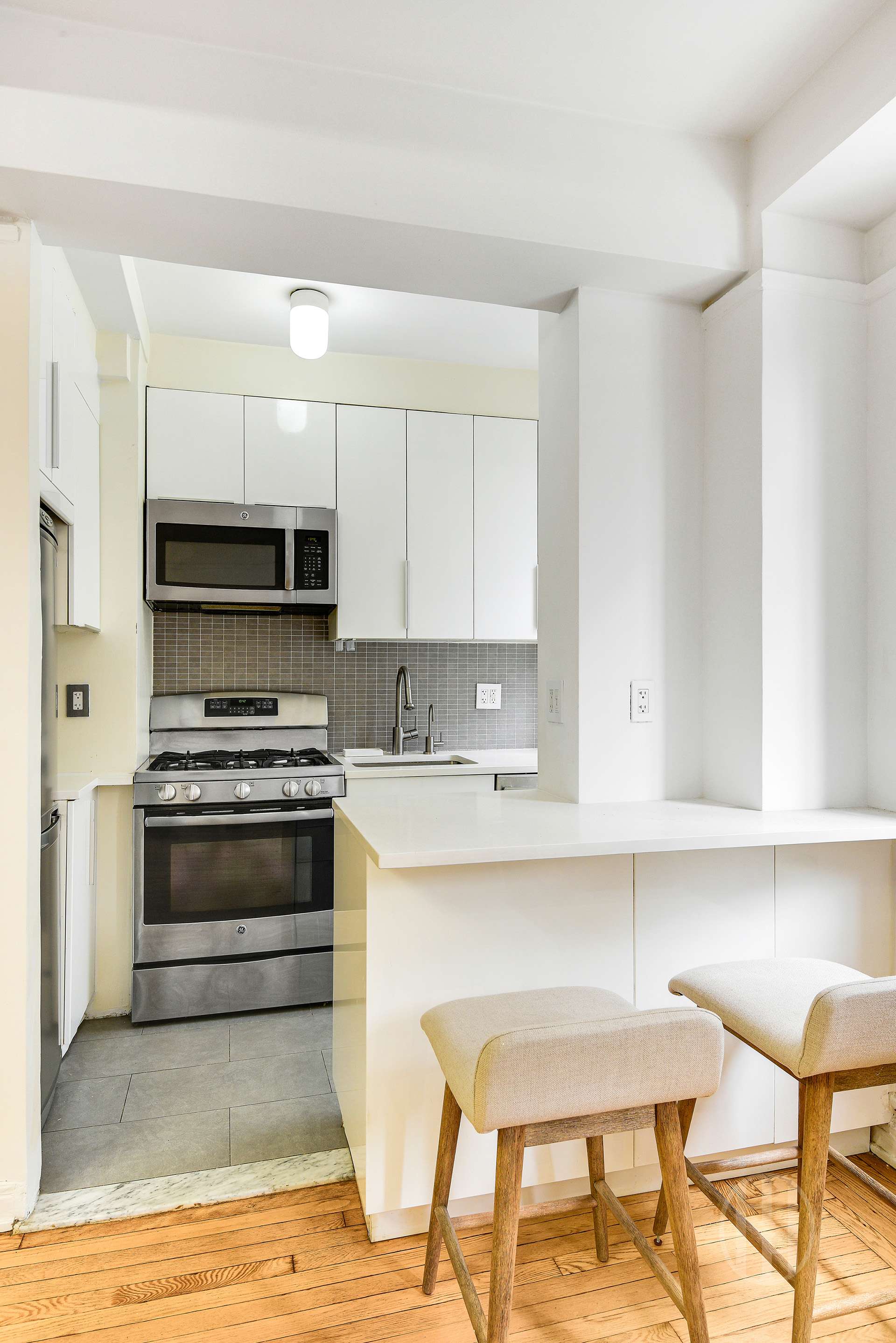 333 West 56th Street, Unit 3H Manhattan, NY 10019 - Photo 4 of 8 Gallery Image 4