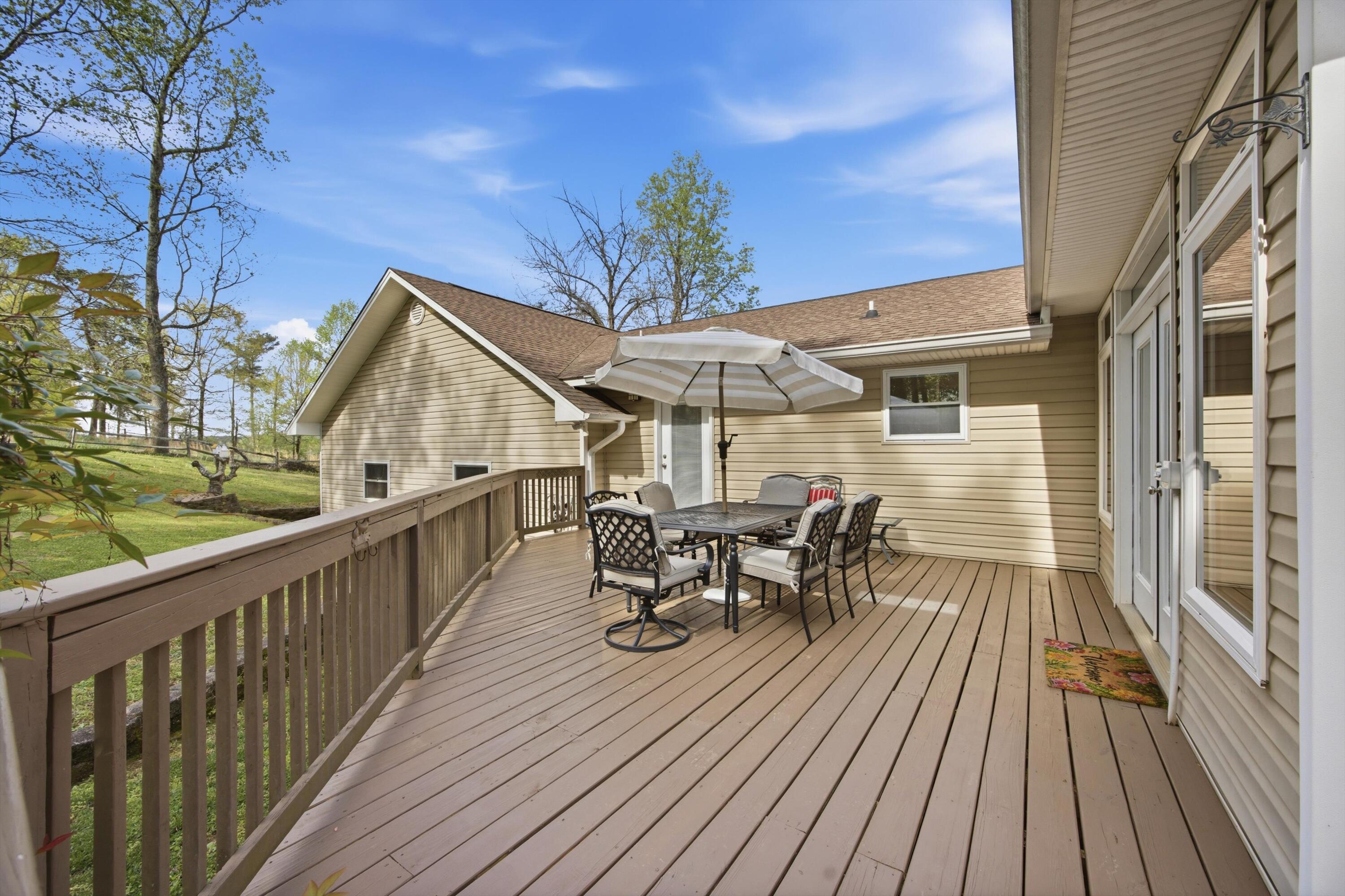 11102 London Lane Apison, TN 37302 - Photo 28 of 37 Back Deck