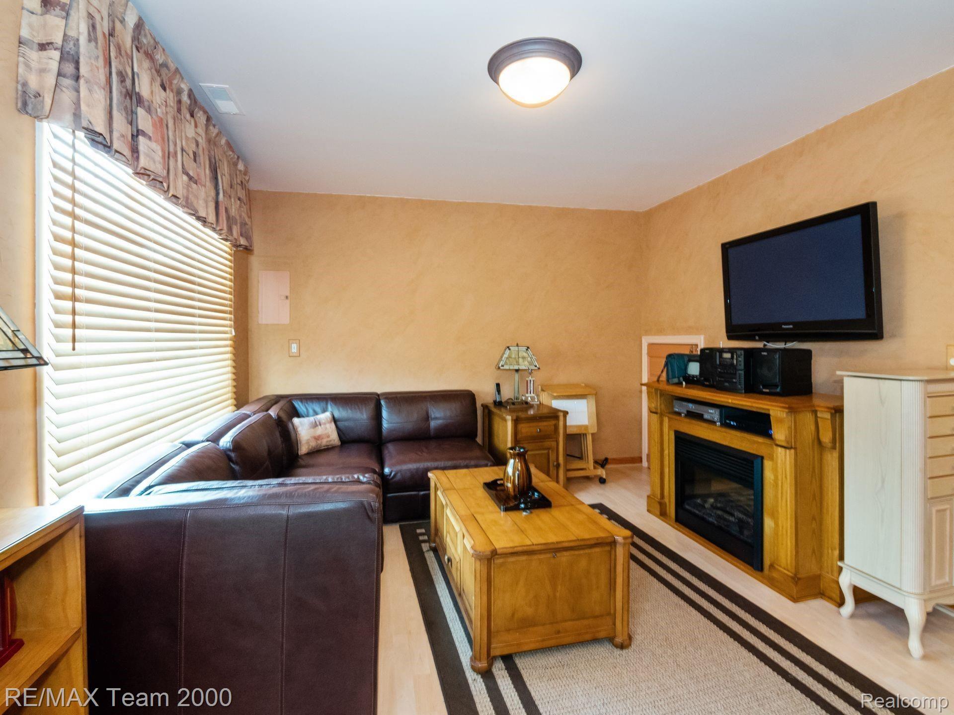 293 Oak Ridge Drive Pontiac, MI 48341 - Photo 16 of 31 16.jpg