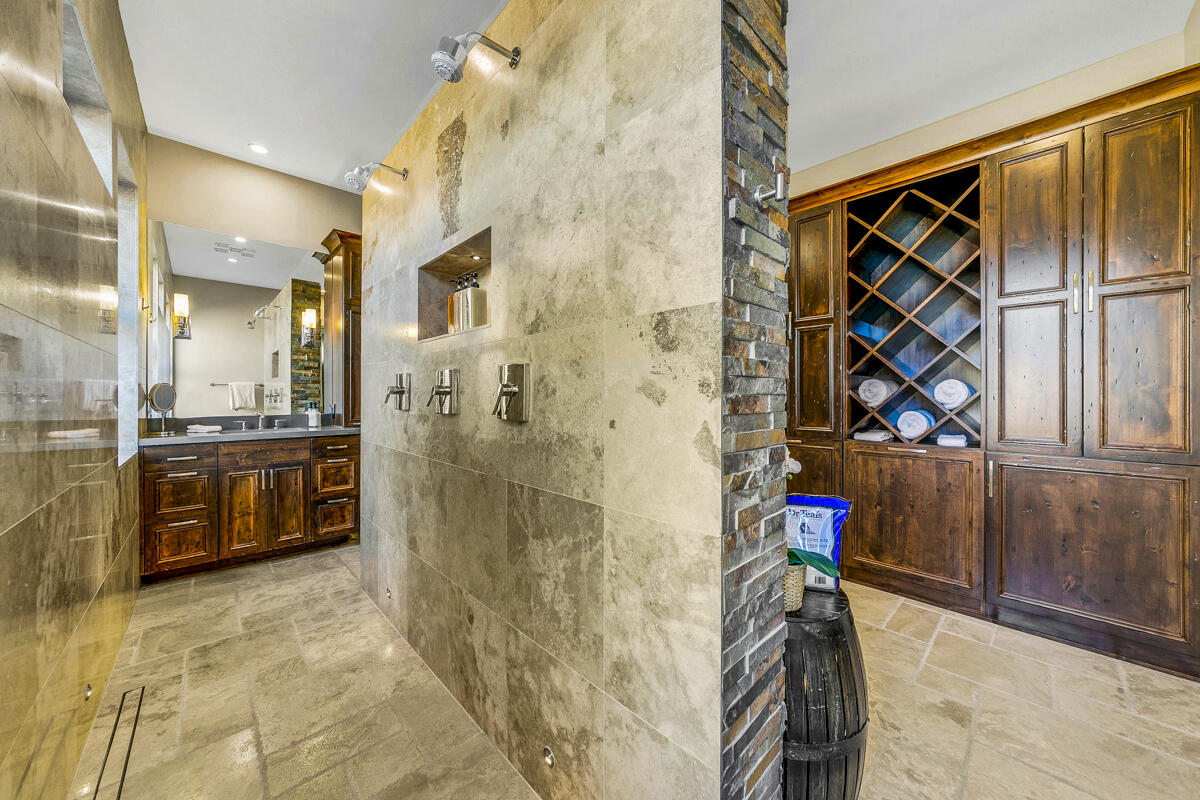 41370 Sparkey Way Bermuda Dunes, CA 92203 - Photo 53 of 82 a view of walk in closet