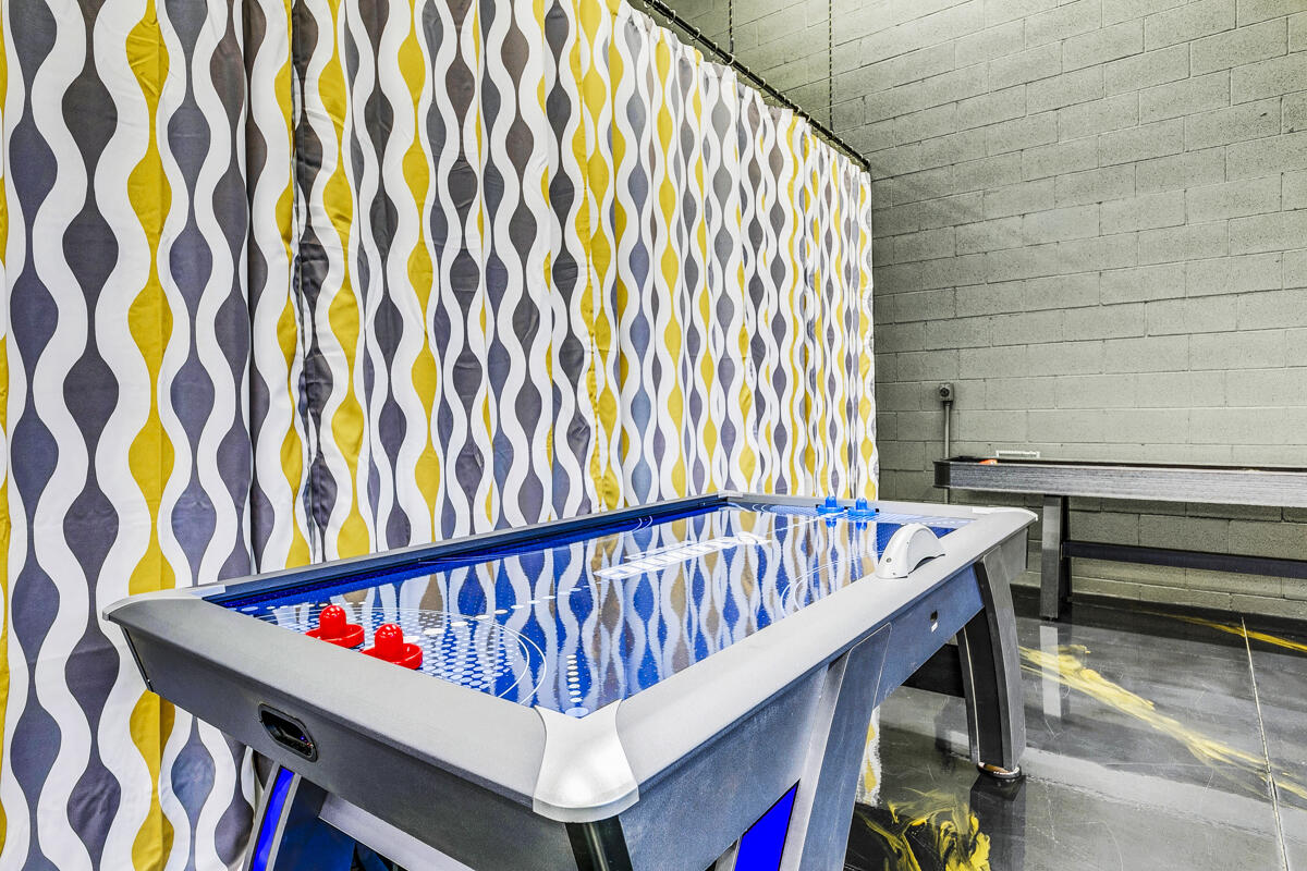 41370 Sparkey Way Bermuda Dunes, CA 92203 - Photo 67 of 82 a bathroom with a bathtub and a shower curtain