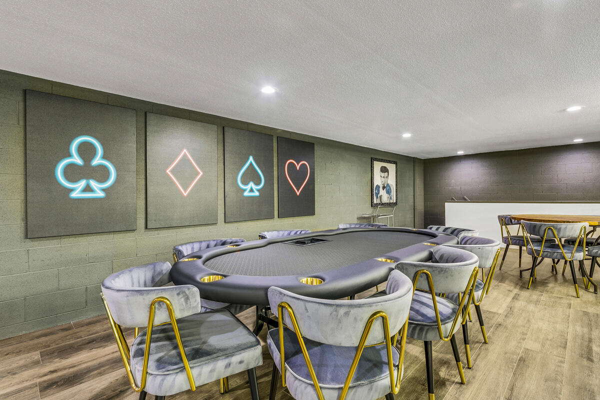 41370 Sparkey Way Bermuda Dunes, CA 92203 - Photo 77 of 82 a dinning table and chairs in a room