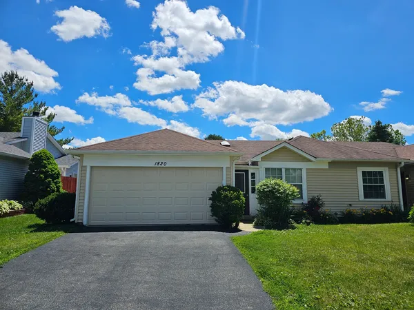$2,600 | 1820 77th Street, Naperville, IL 60565
