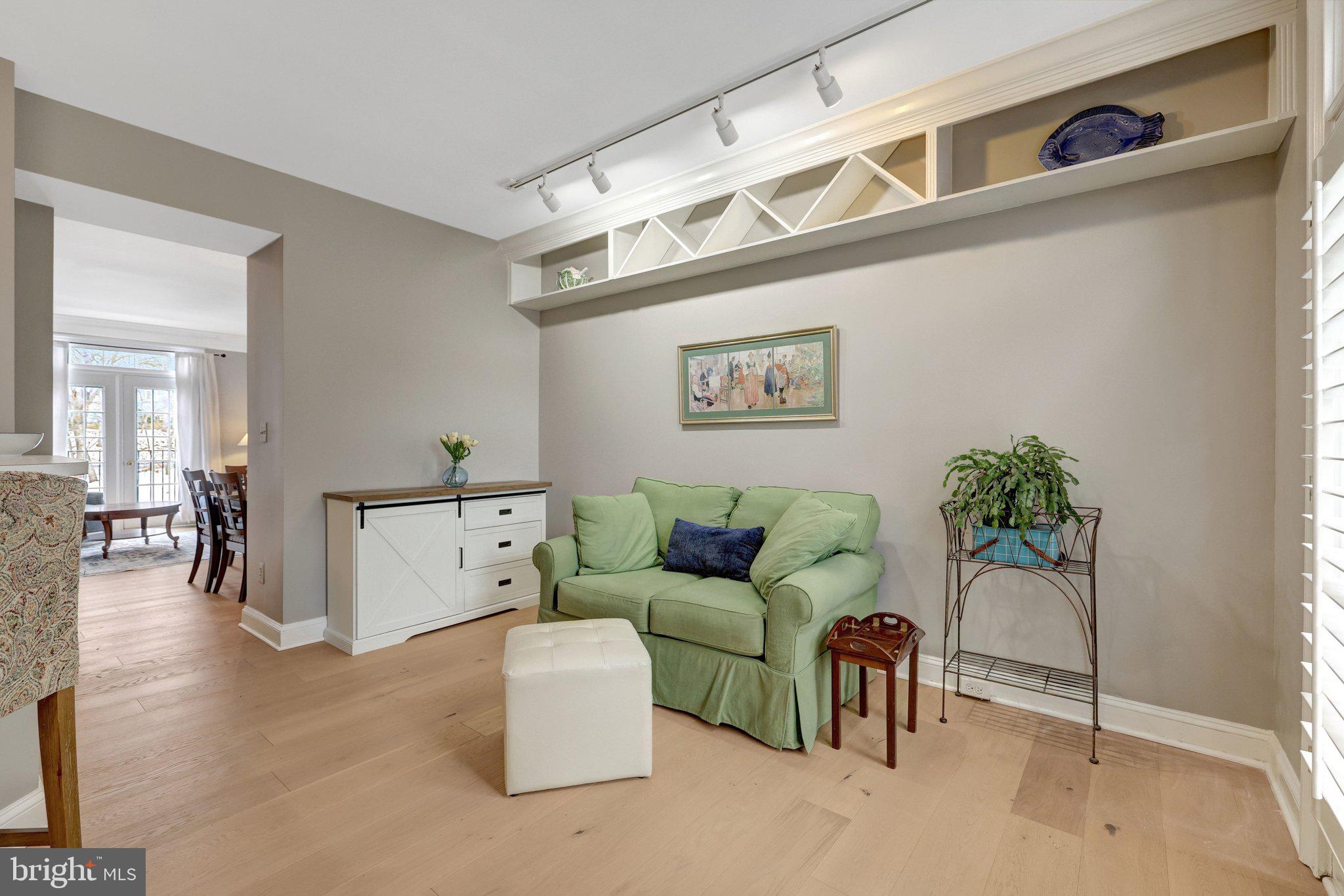 1309 Sundial Drive Reston, VA 20194 - Photo 9 of 45 a living room with furniture and a potted plant
