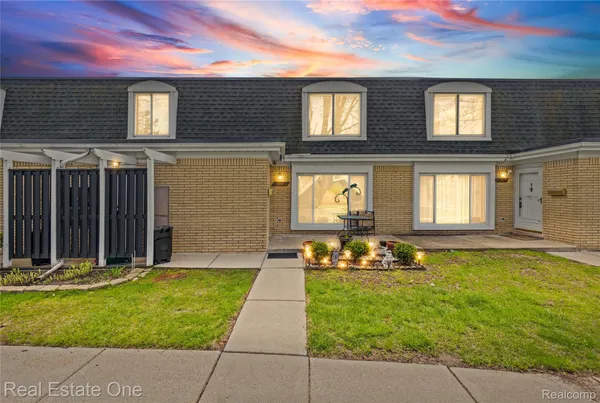 $139,000 | 29888 City Center Drive, Unit 4, Warren, MI 48093