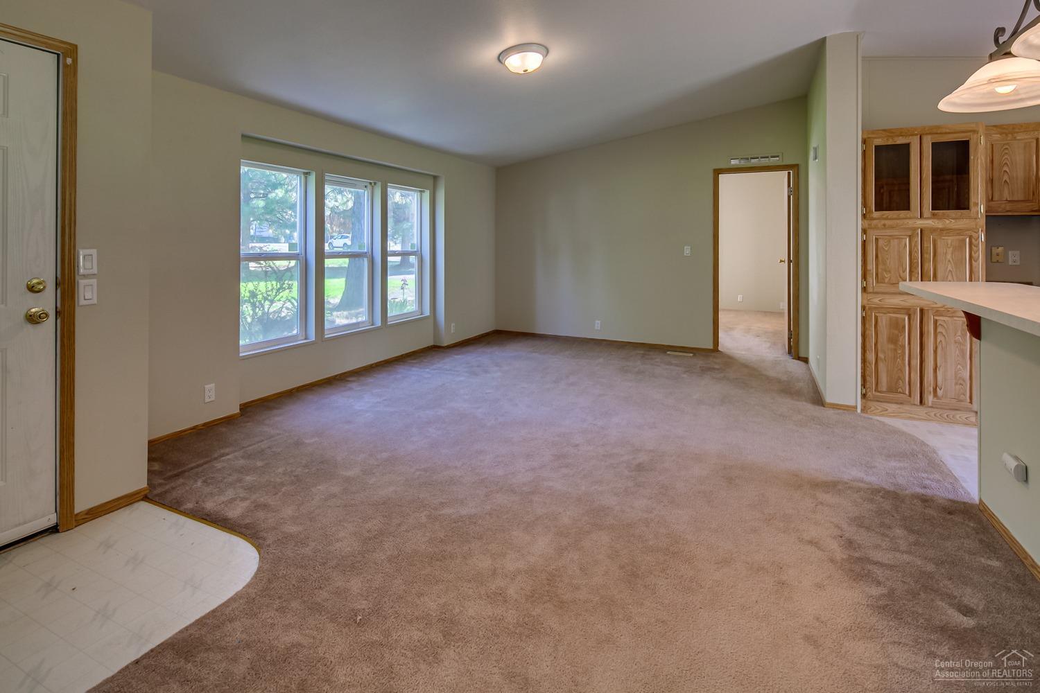 19325 Baker Road Bend, OR 97702 - Photo 5 of 25 Gallery Image 5