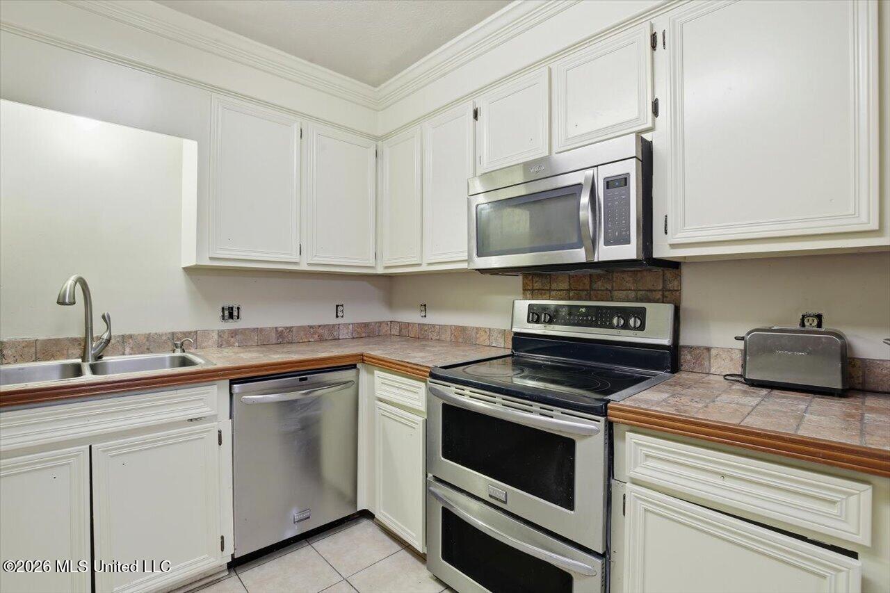 104 Lake Dockery Road Byram, MS 39272 - Photo 18 of 23 kitchen appliances