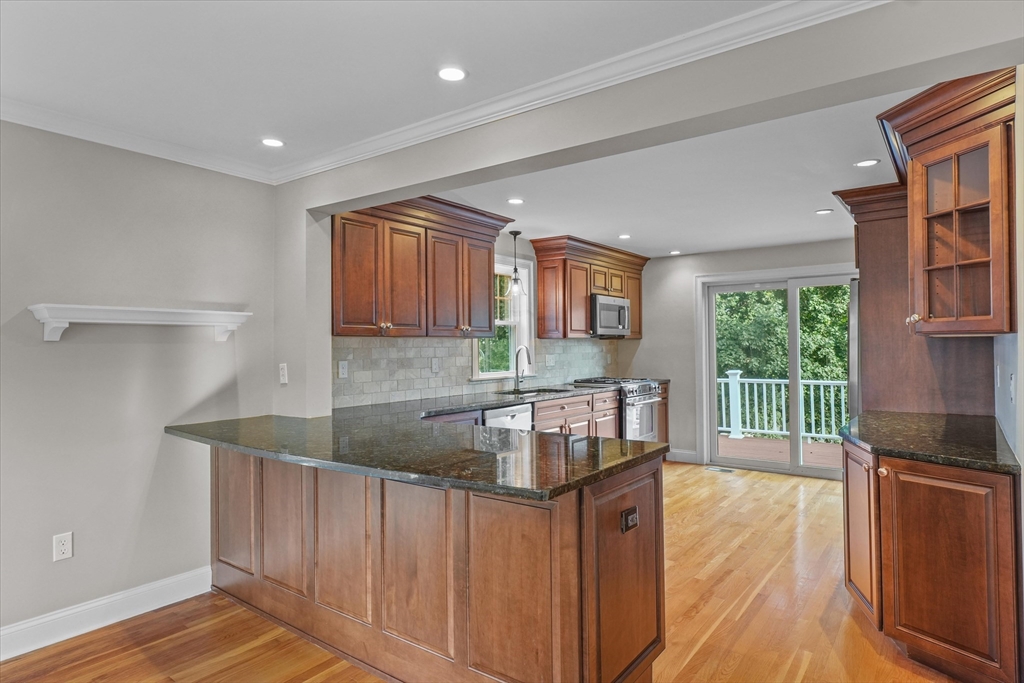 8 Beachmont Road Salem, MA 01970 - Photo 11 of 42 Gallery Image 11