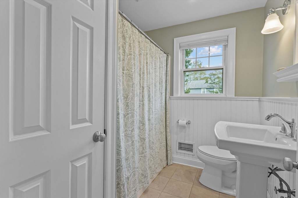 8 Beachmont Road Salem, MA 01970 - Photo 18 of 42 Gallery Image 18
