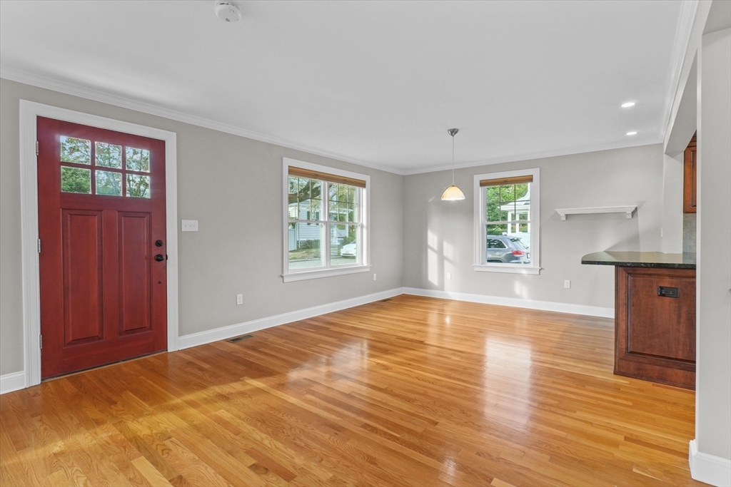 8 Beachmont Road Salem, MA 01970 - Photo 8 of 42 Gallery Image 8