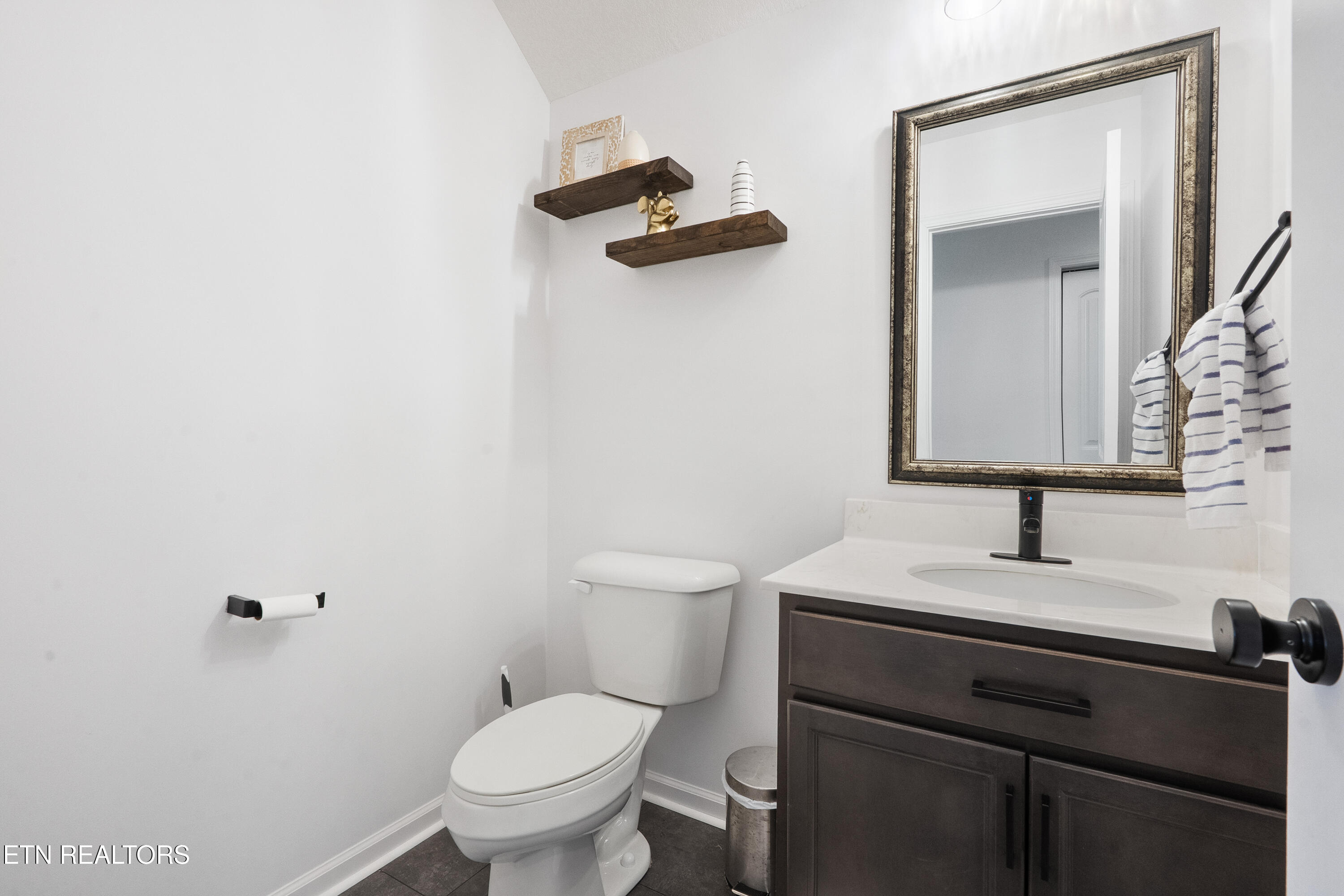 3106 Hopson Hollow Road Knoxville, TN 37931 - Photo 10 of 24 Half bath