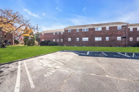 $100,000 | 49 Laurel Place, Unit A, Eatontown, NJ 07724