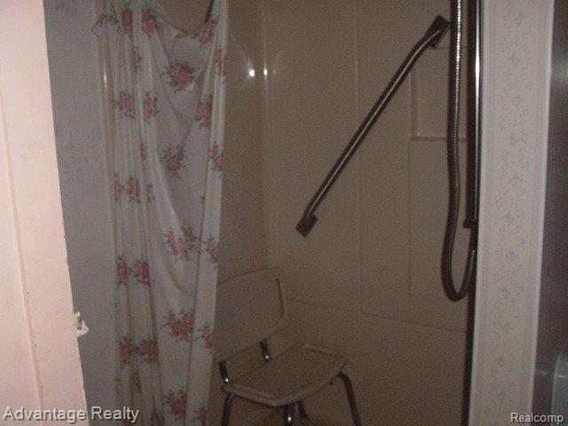6174 High Road Algonac, MI 48001 - Photo 14 of 18 6174 High rd shower