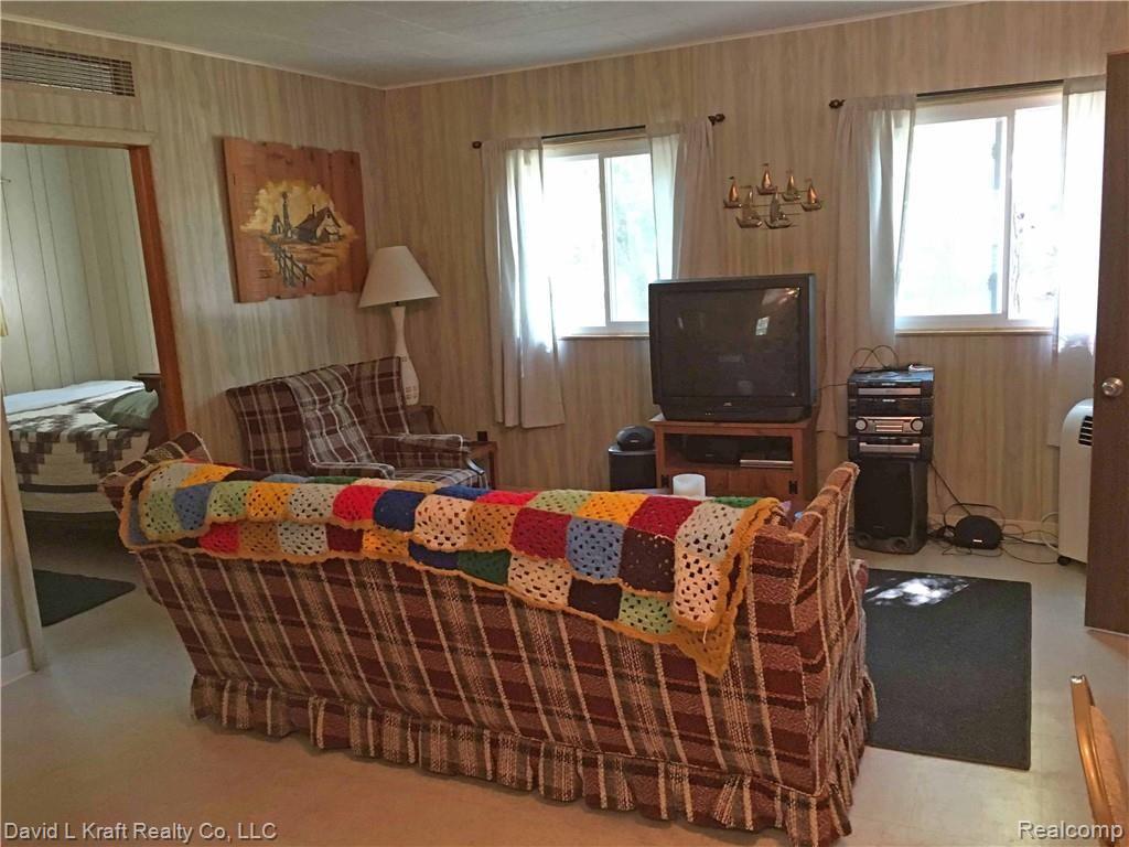 4460 Sand Road Caseville, MI 48725 - Photo 10 of 10 4460SandRdLiv.jpg