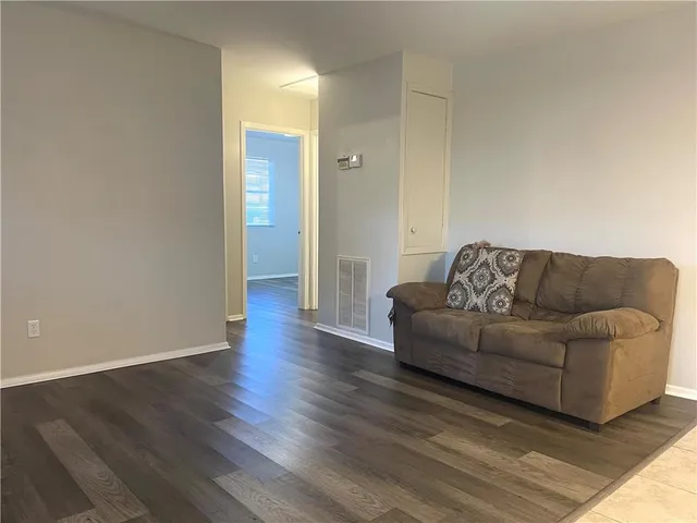 $1,200 | 513 Homewood Place, Westwego, LA 70094