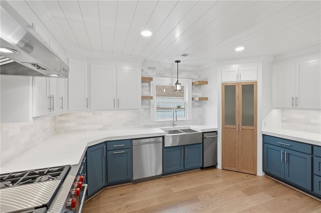 3454 Green Apple Road Gainesville, GA 30506 - Photo 32 of 115 a kitchen with stainless steel appliances granite countertop a sink stove and refrigerator