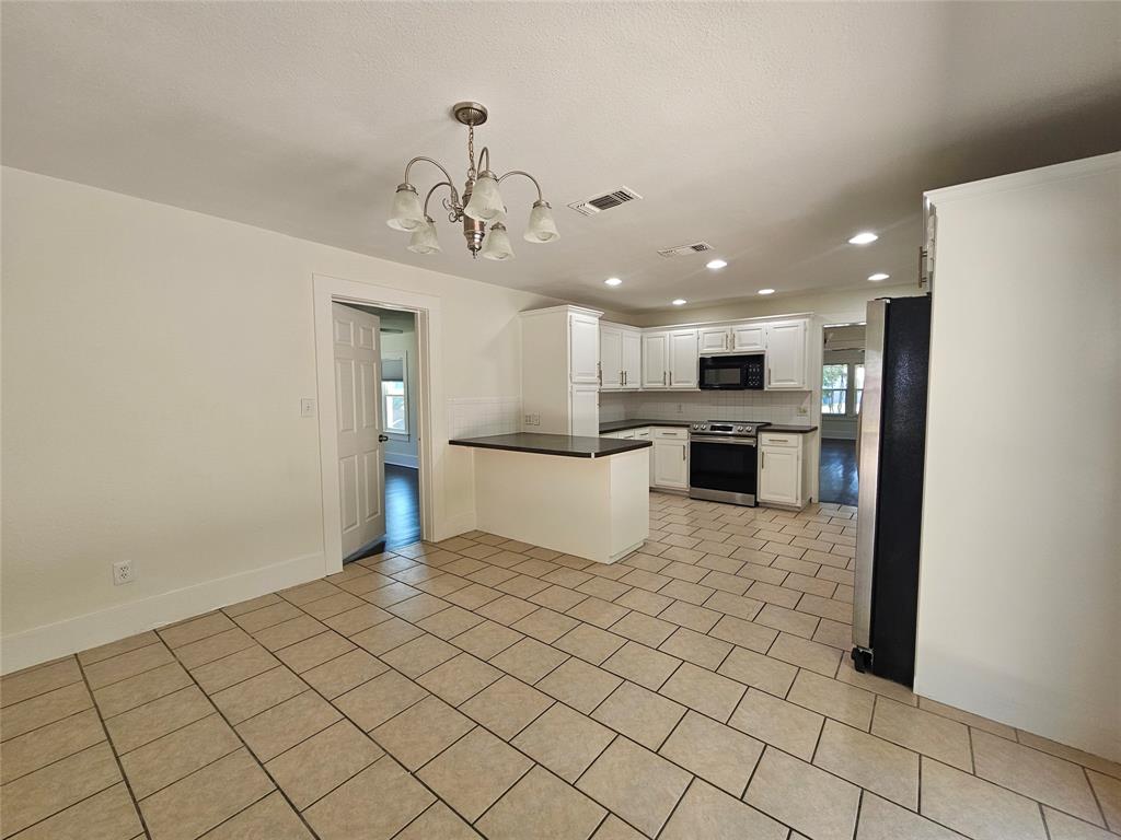 806 West Spring Street Weatherford, TX 76086 - Photo 9 of 24